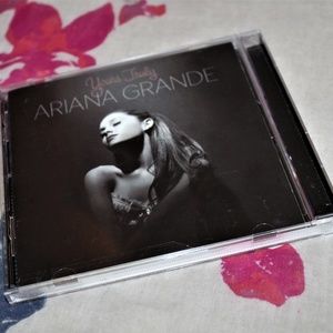 ARIANA GRANDE CD